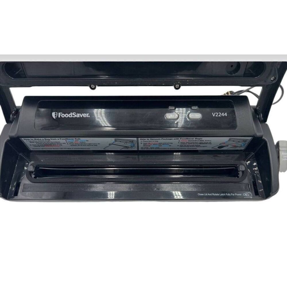 FoodSaver V2244 Vacuum Sealing System Food Sealing Machine and Vacuum Sealing Ba